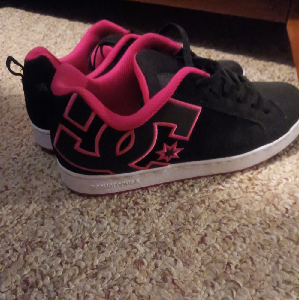 pink and black DCs, size 10 in women's. - Picture 1 of 1